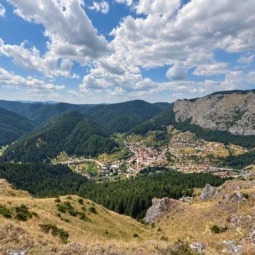 Панорамна гледка към Родопите от Орфеевите скали