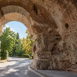 Римската порта „Камилите“ в Хисаря