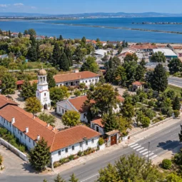 Въздушна панорама към манастир „Свети Георги“ и Поморийското езеро