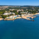 Панорамна гледка към курорта Св. св. Константин и Елена и Черно море