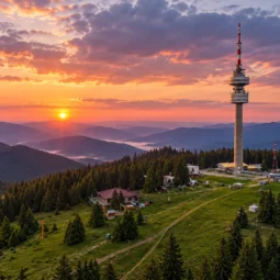Връх Снежанка и телевизионната кула край Пампорово по залез