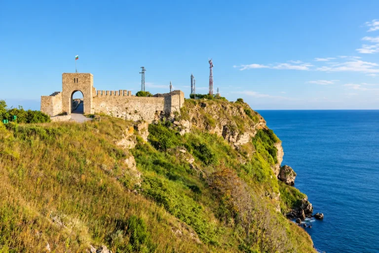 Крепостната порта на нос Калиакра над Черно море