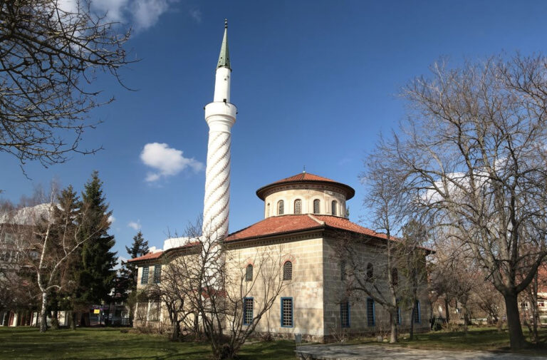 Байракли джамия
