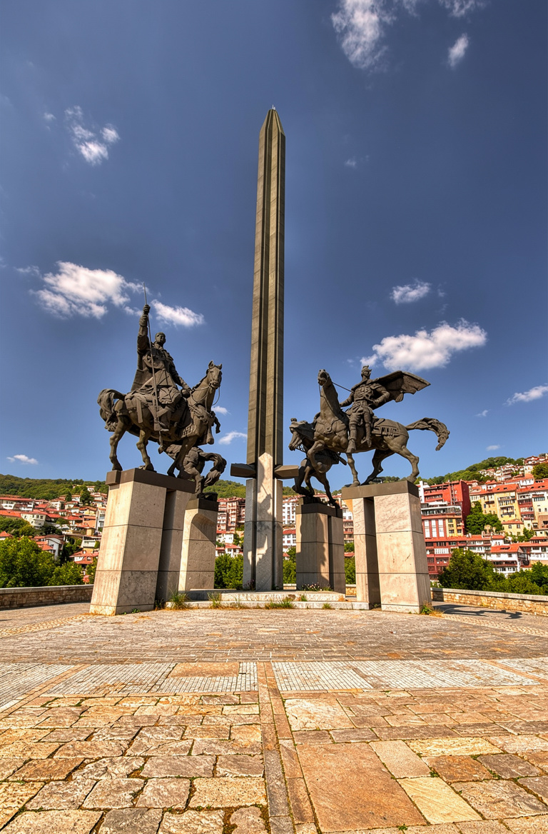 Паметник Асеневци