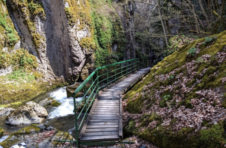 Самодивско пръскало (водопад)