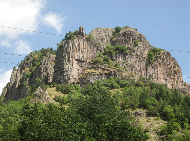Скала Невястата