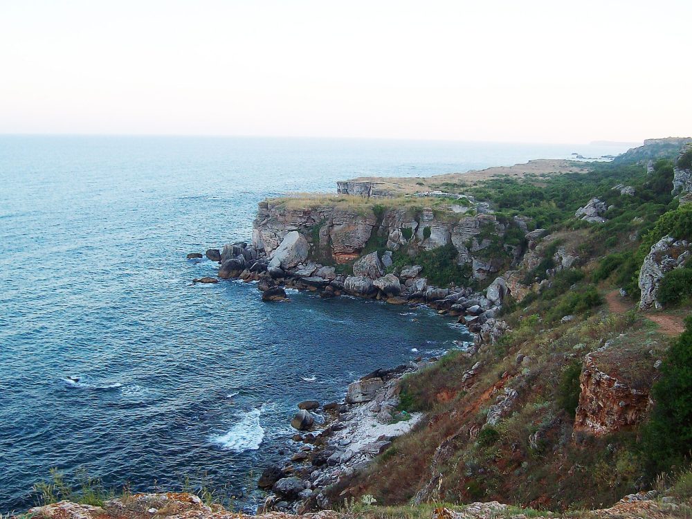 Камен бряг