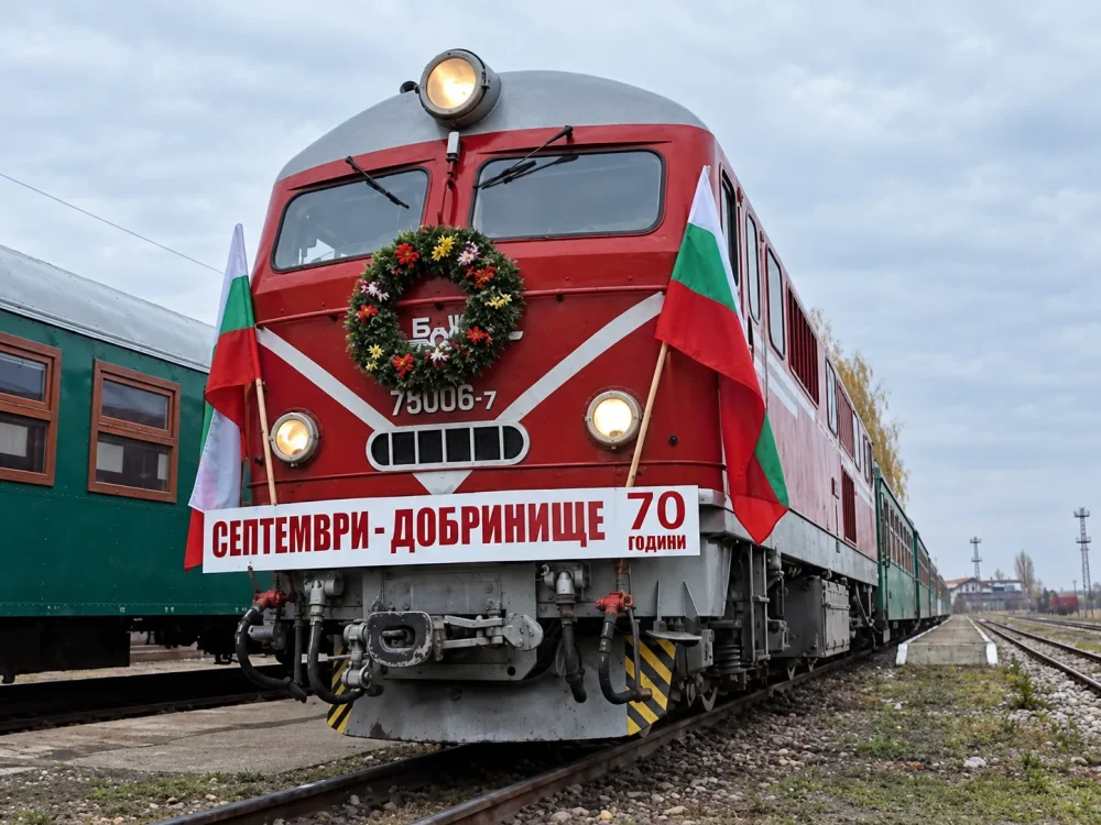 Локомотивът на теснолинейната линия Септември – Добринище